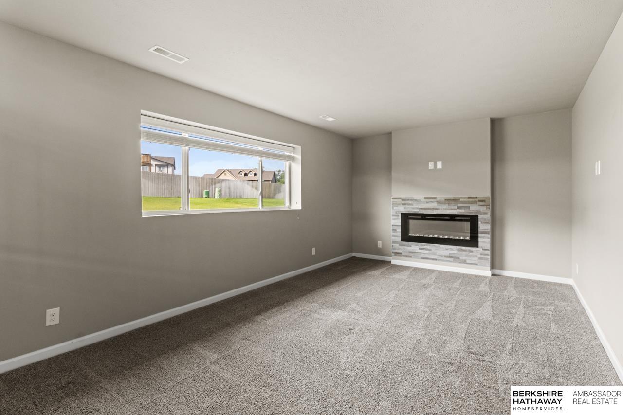 Papillion, Nebraska 68133, United States, 3 Bedrooms Bedrooms, ,2 BathroomsBathrooms,Residential,Active,221390