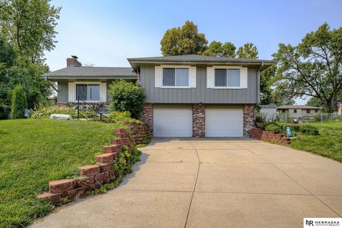 Photo of 9947 Orchard Circle, Omaha, NE 68127 (MLS # 22529256)