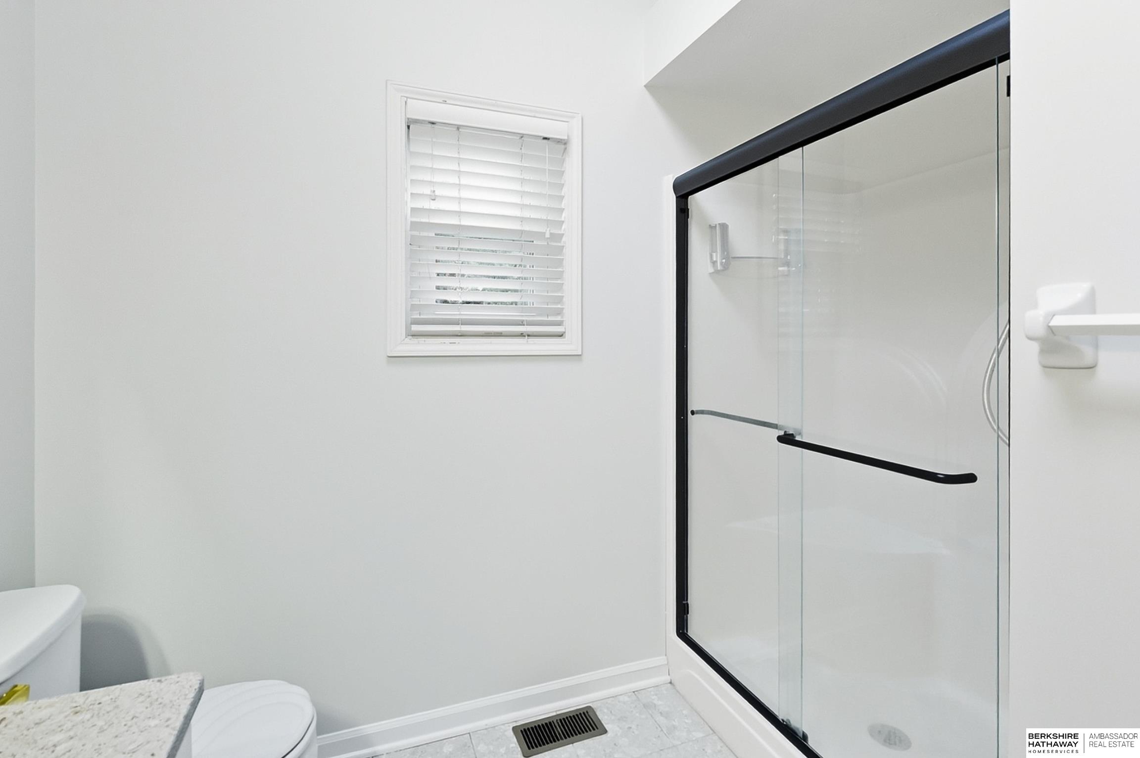 Omaha, Nebraska 68116, United States, 3 Bedrooms Bedrooms, ,3 BathroomsBathrooms,Residential,Pending,214350