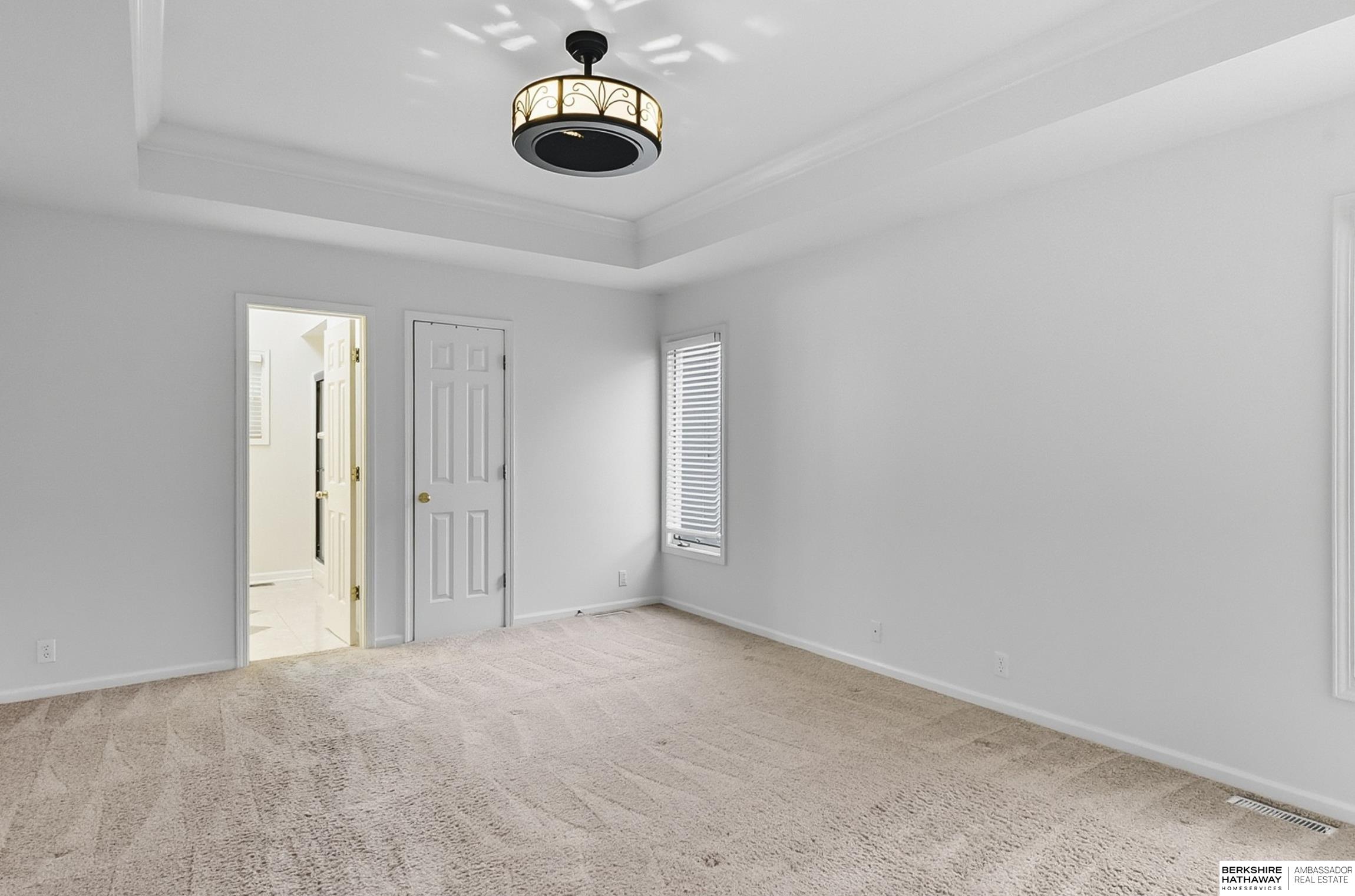 Omaha, Nebraska 68116, United States, 3 Bedrooms Bedrooms, ,3 BathroomsBathrooms,Residential,Pending,214350