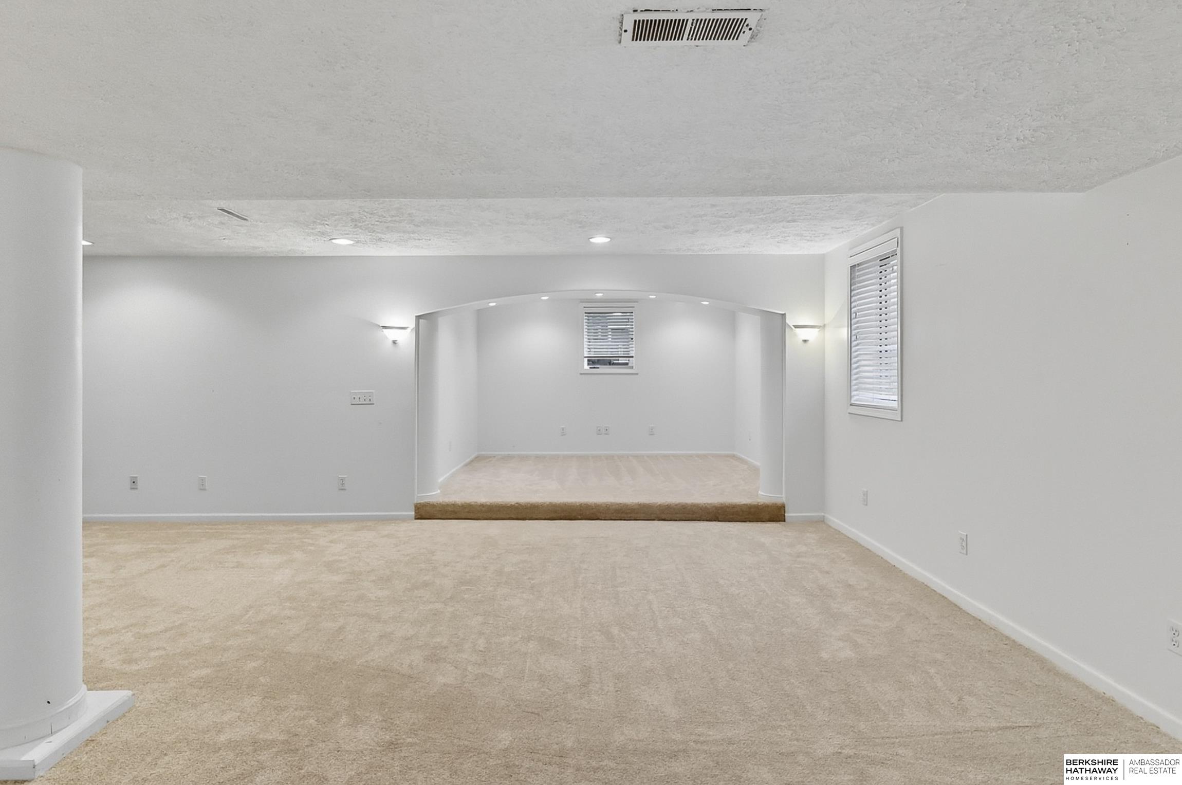 Omaha, Nebraska 68116, United States, 3 Bedrooms Bedrooms, ,3 BathroomsBathrooms,Residential,Pending,214350