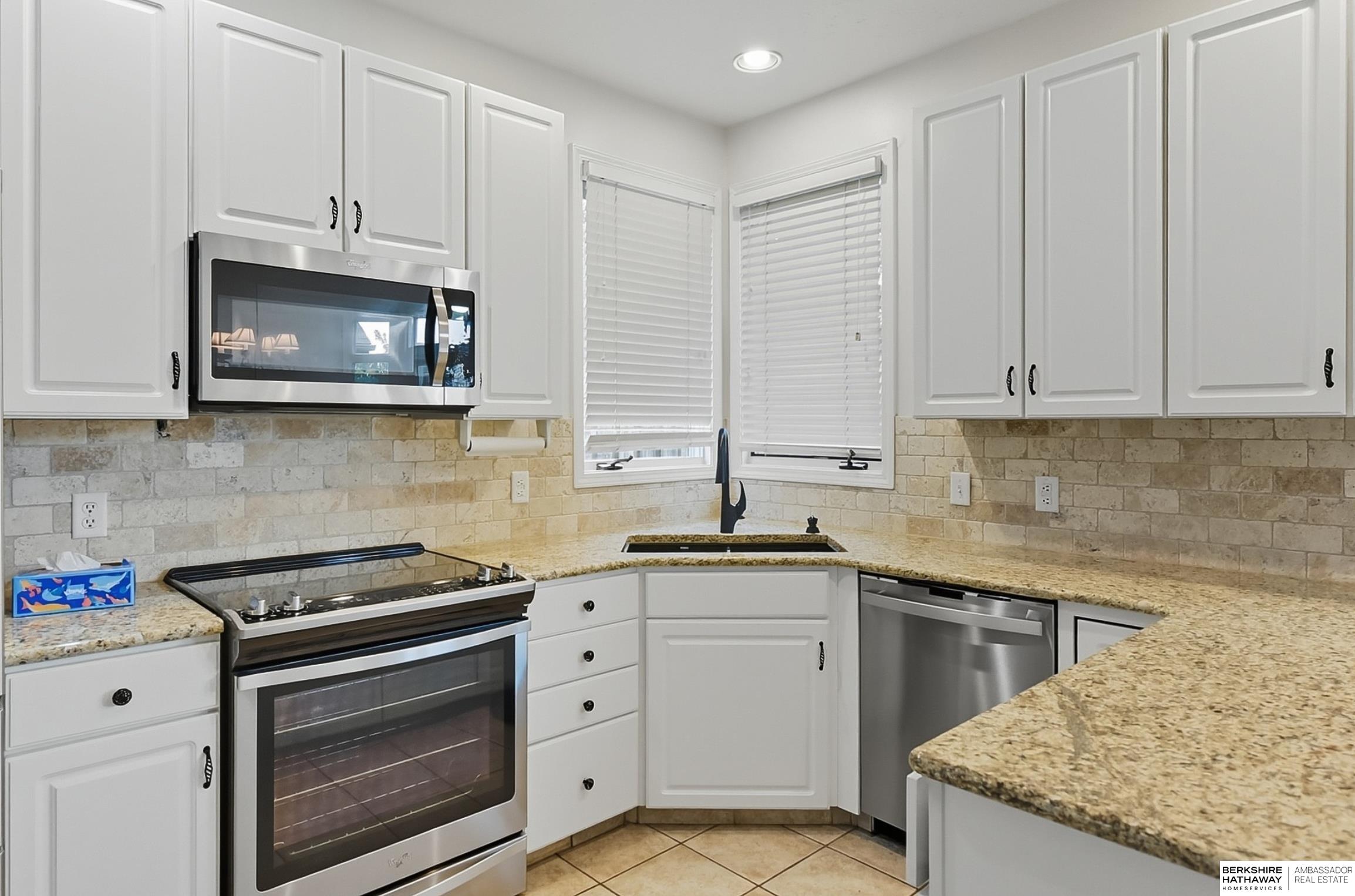 Omaha, Nebraska 68116, United States, 3 Bedrooms Bedrooms, ,3 BathroomsBathrooms,Residential,Pending,214350