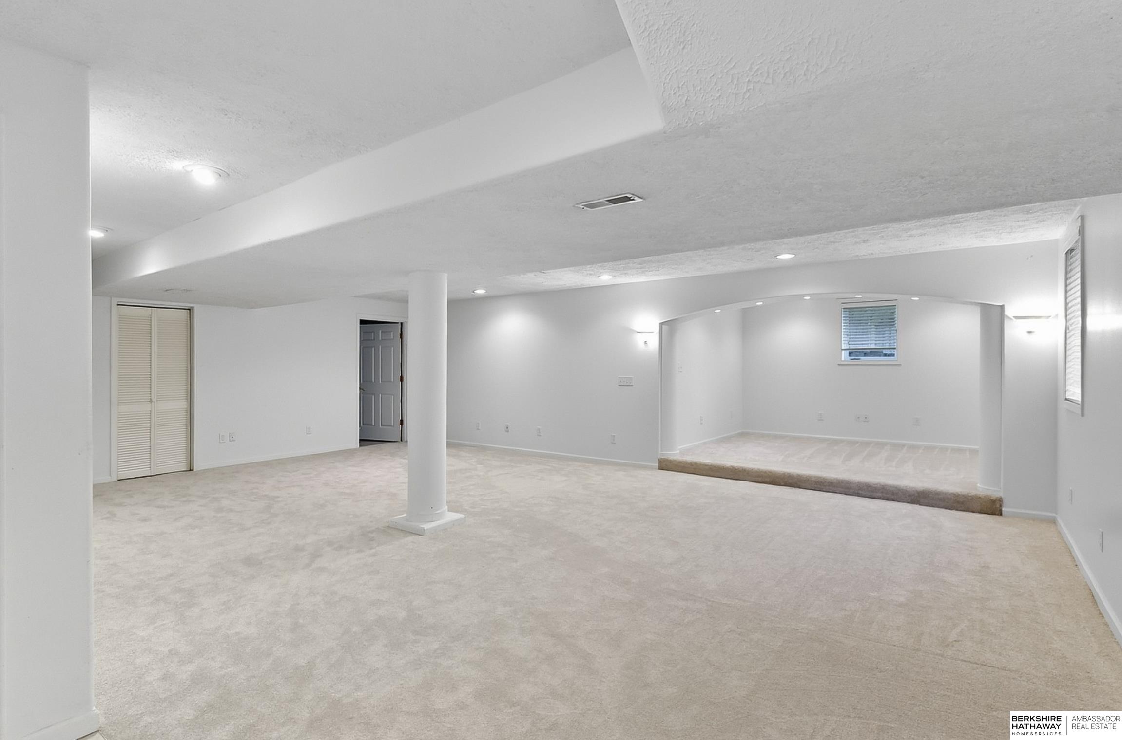 Omaha, Nebraska 68116, United States, 3 Bedrooms Bedrooms, ,3 BathroomsBathrooms,Residential,Pending,214350