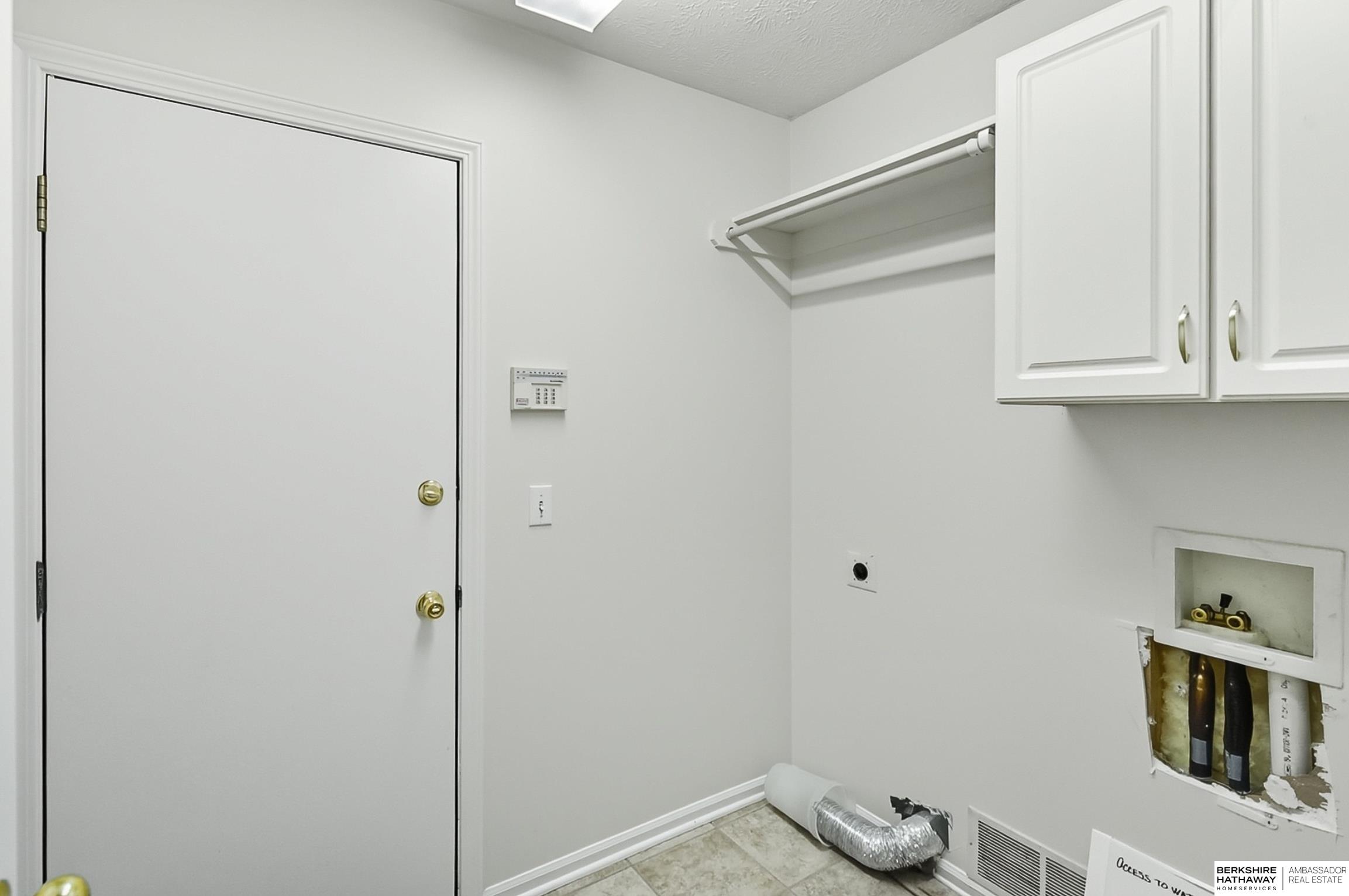 Omaha, Nebraska 68116, United States, 3 Bedrooms Bedrooms, ,3 BathroomsBathrooms,Residential,Pending,214350