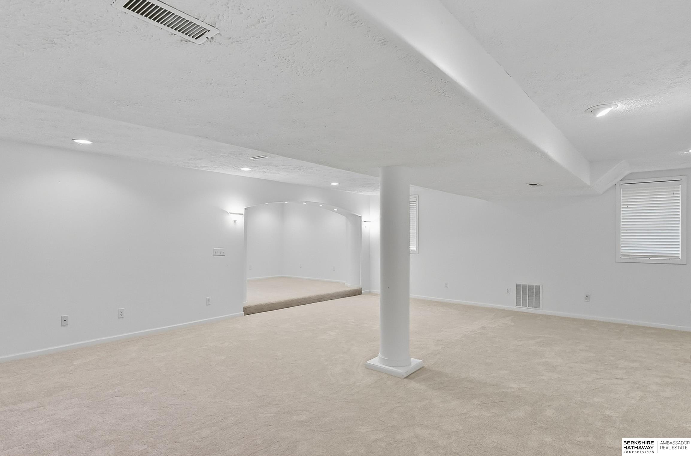 Omaha, Nebraska 68116, United States, 3 Bedrooms Bedrooms, ,3 BathroomsBathrooms,Residential,Pending,214350