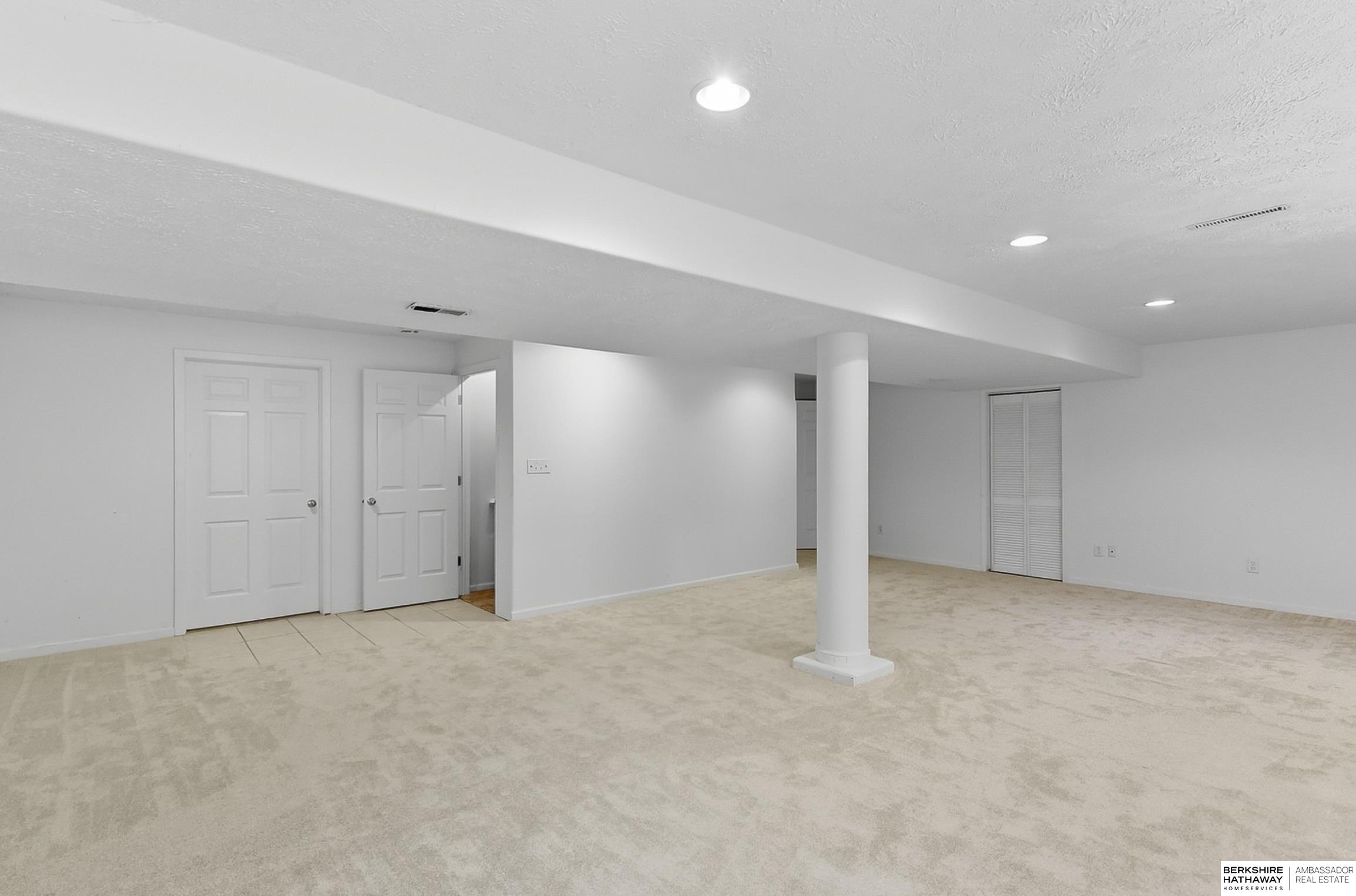 Omaha, Nebraska 68116, United States, 3 Bedrooms Bedrooms, ,3 BathroomsBathrooms,Residential,Pending,214350