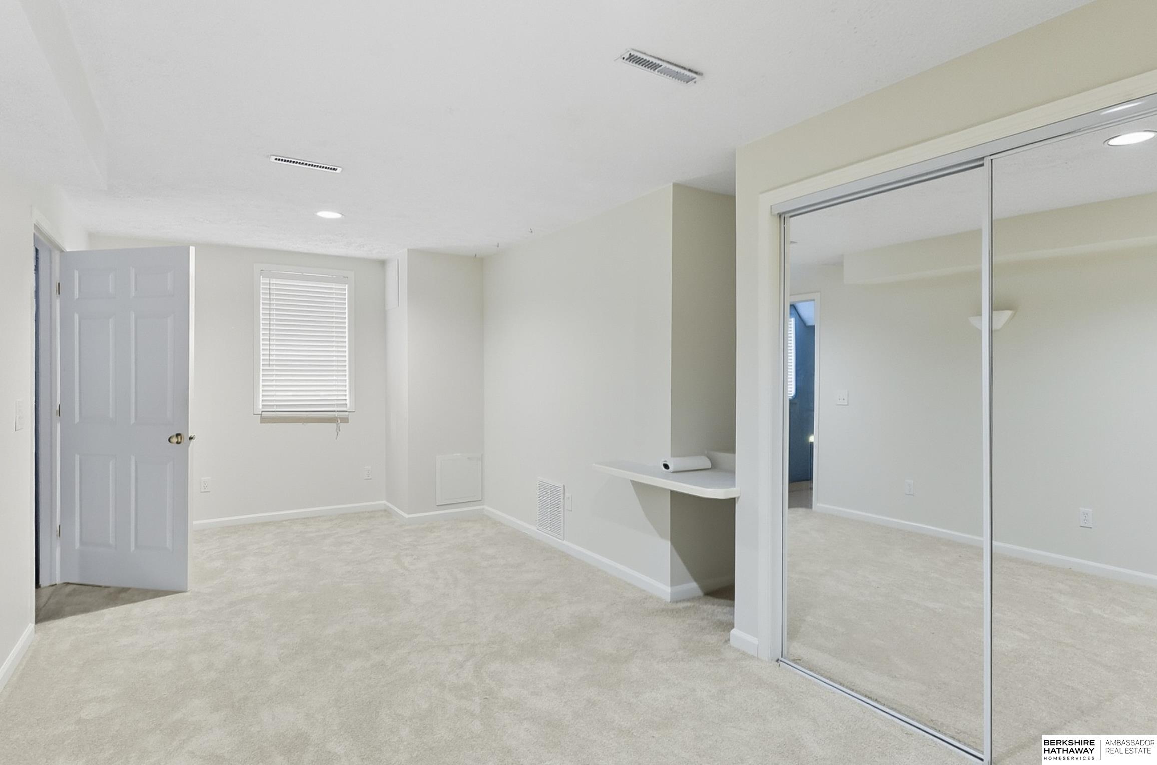 Omaha, Nebraska 68116, United States, 3 Bedrooms Bedrooms, ,3 BathroomsBathrooms,Residential,Pending,214350