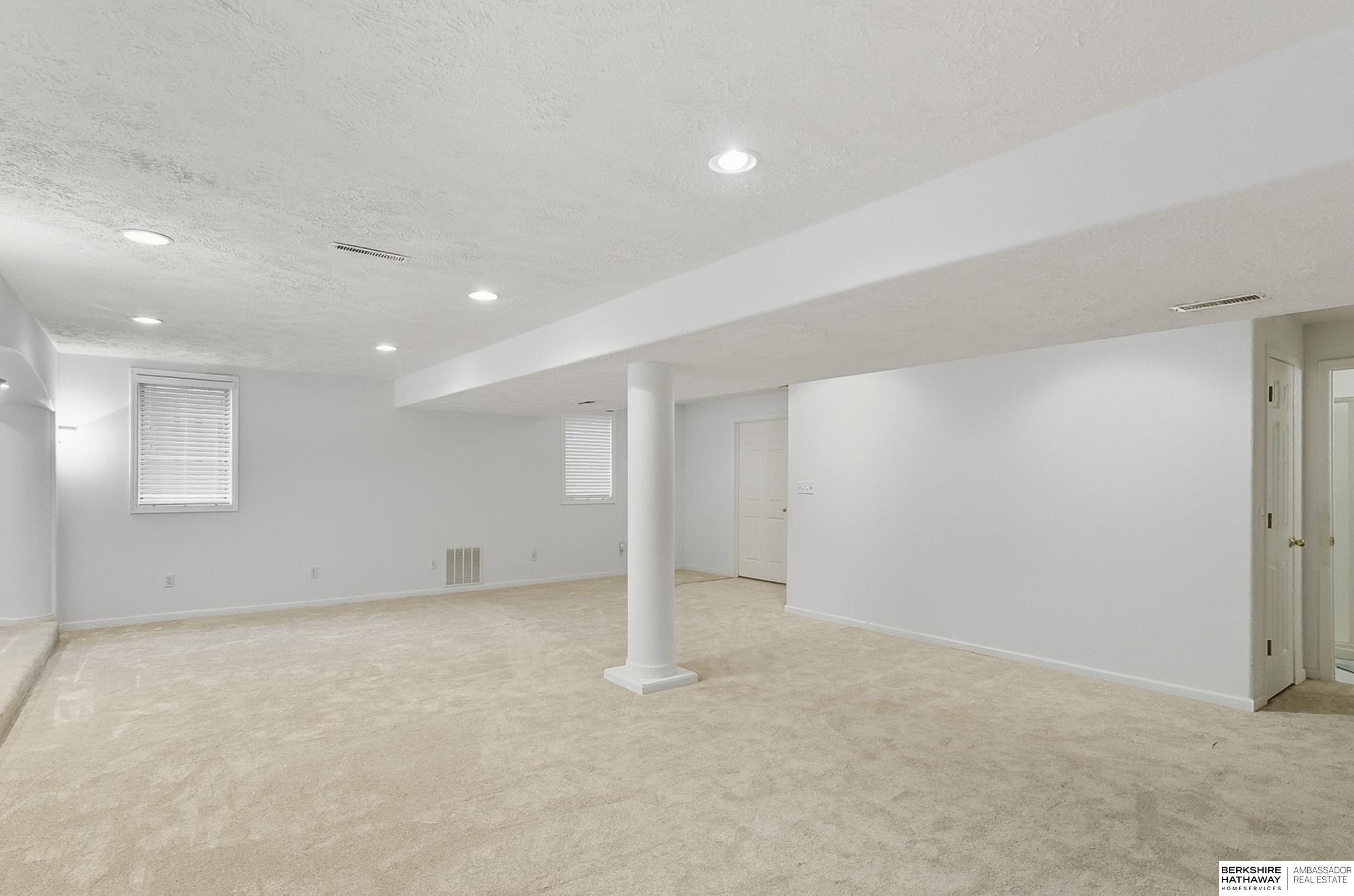 Omaha, Nebraska 68116, United States, 3 Bedrooms Bedrooms, ,3 BathroomsBathrooms,Residential,Pending,214350