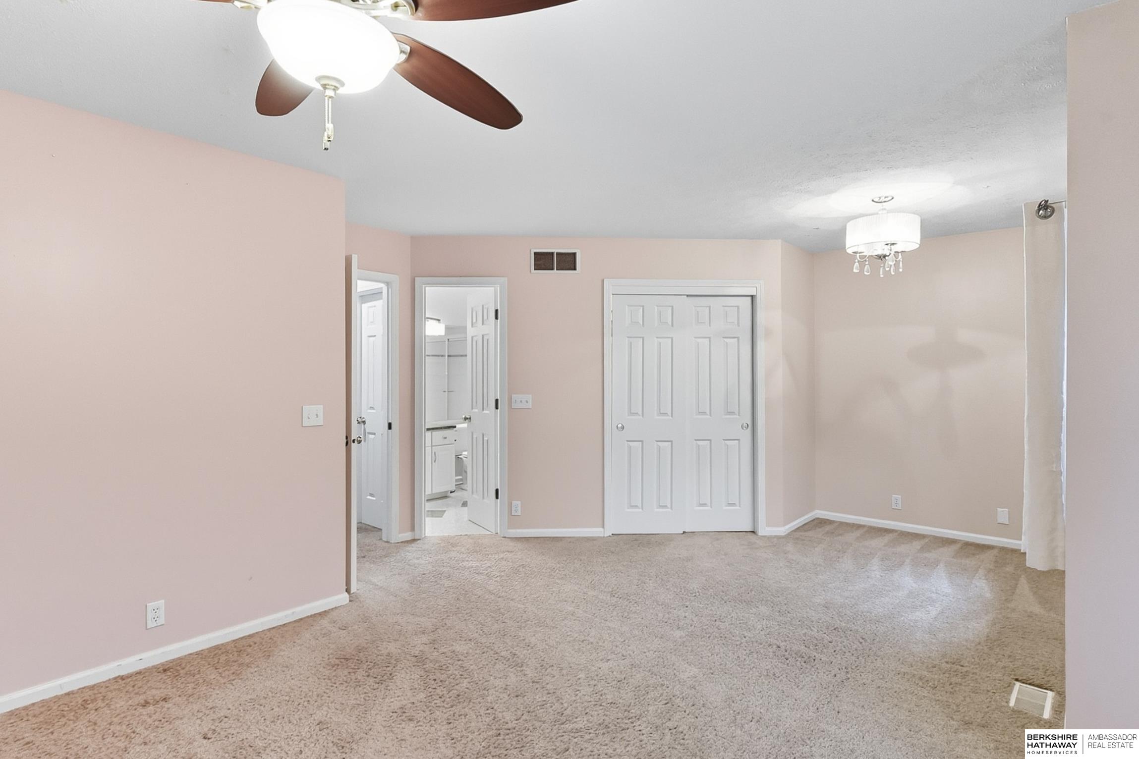 Omaha, Nebraska 68116, United States, 3 Bedrooms Bedrooms, ,3 BathroomsBathrooms,Residential,Pending,214350