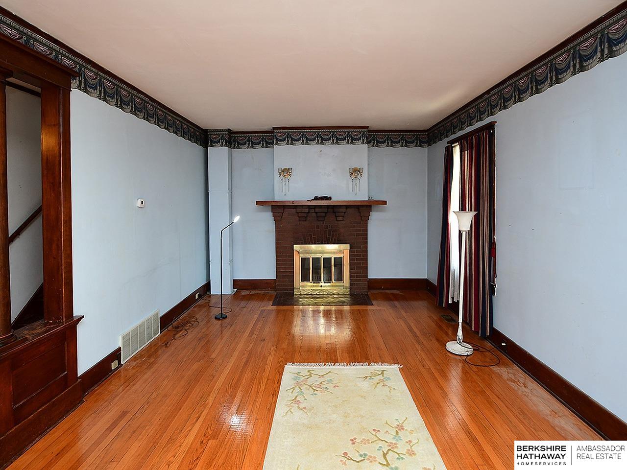 Omaha, Nebraska 68111, United States, 4 Bedrooms Bedrooms, ,2 BathroomsBathrooms,Residential,Pending,210284