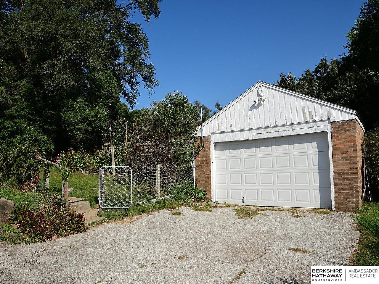 Omaha, Nebraska 68111, United States, 4 Bedrooms Bedrooms, ,2 BathroomsBathrooms,Residential,Pending,210284