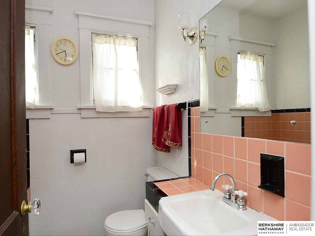 Omaha, Nebraska 68111, United States, 4 Bedrooms Bedrooms, ,2 BathroomsBathrooms,Residential,Pending,210284