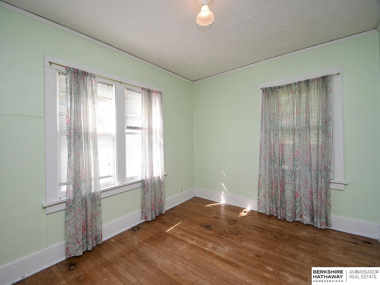 Omaha, Nebraska 68111, United States, 4 Bedrooms Bedrooms, ,2 BathroomsBathrooms,Residential,Pending,210284