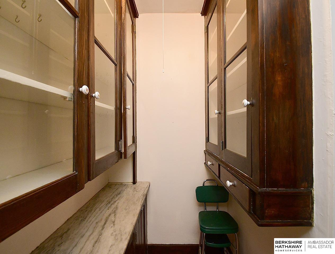 Omaha, Nebraska 68111, United States, 4 Bedrooms Bedrooms, ,2 BathroomsBathrooms,Residential,Pending,210284