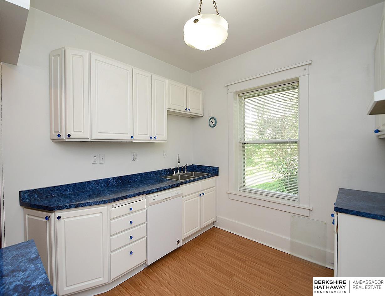 Omaha, Nebraska 68111, United States, 4 Bedrooms Bedrooms, ,2 BathroomsBathrooms,Residential,Pending,210284