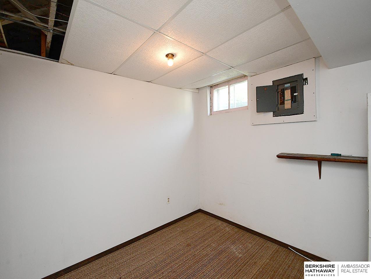 Omaha, Nebraska 68111, United States, 4 Bedrooms Bedrooms, ,2 BathroomsBathrooms,Residential,Pending,210284