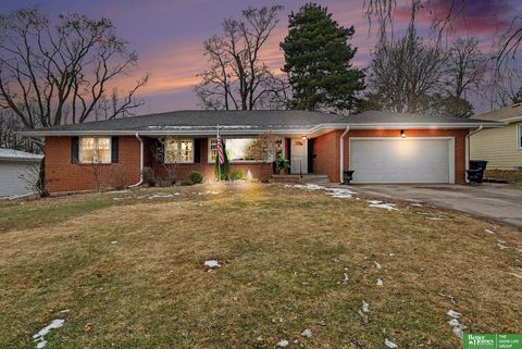 Photo of 914 Hillcrest Drive, Omaha, NE 68132 (MLS # 22534708)