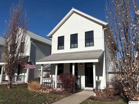 Photo of 618 Pierce Street, Omaha, NE 68108 (MLS # 22535305)