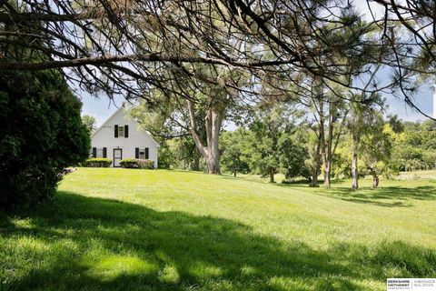 Photo of 6523 Stones Throw Drive, Omaha, NE 68152 (MLS # 22601386)