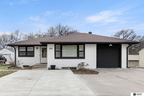 Photo of 1571 S 48th Street, Lincoln, NE 68506 (MLS # 22601552)