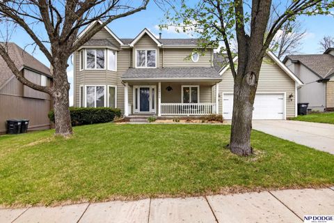 Photo of 16116 Davenport Street, Omaha, NE 68118 (MLS # 22610015)