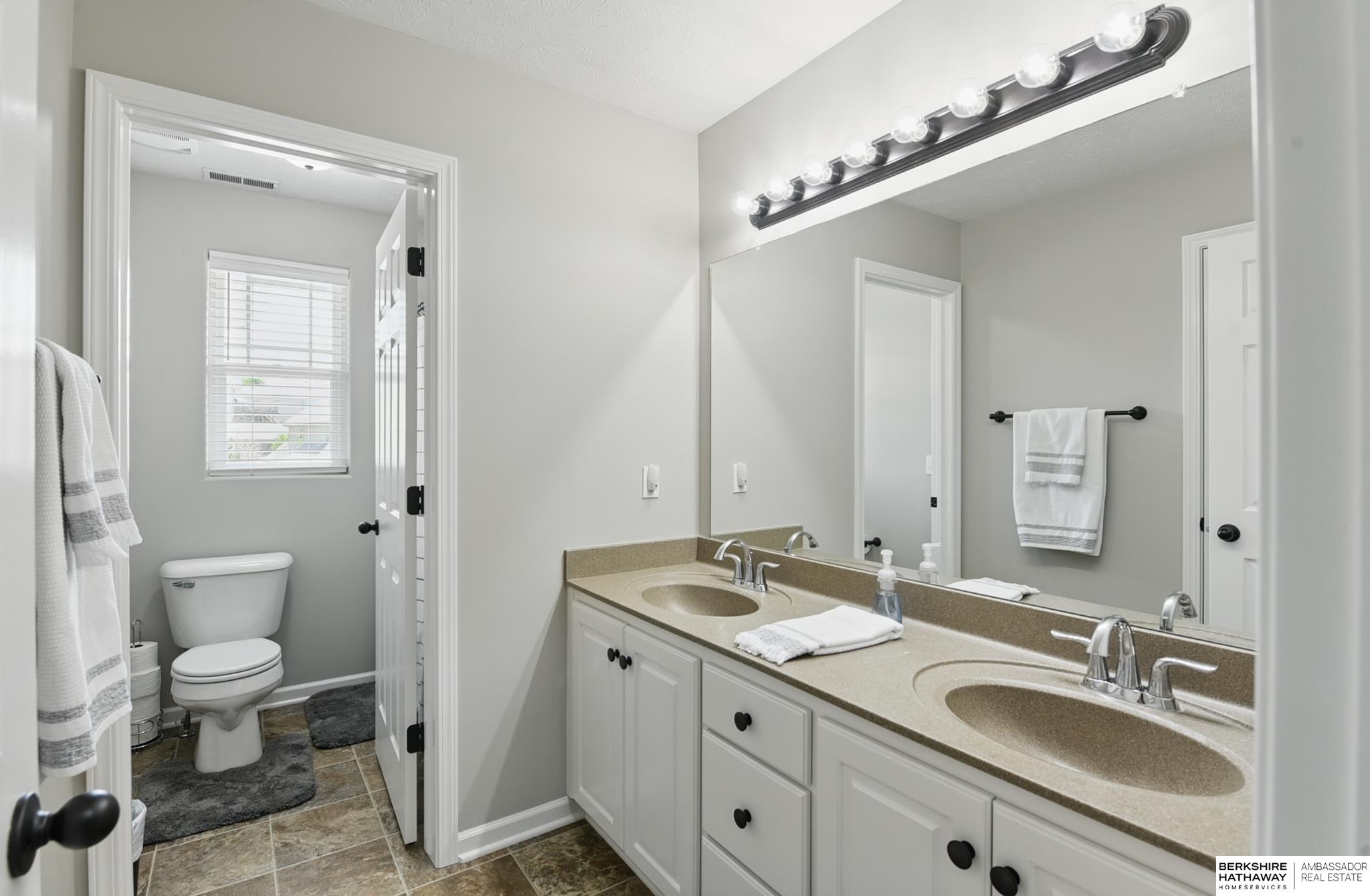 La Vista, Nebraska 68128, United States, 4 Bedrooms Bedrooms, ,3 BathroomsBathrooms,Residential,Active,128772