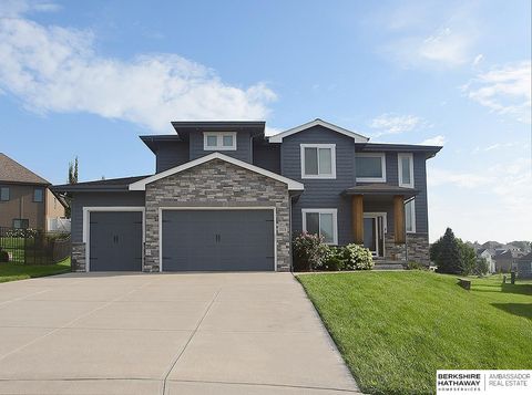 Photo of 19316 Spaulding Circle, Omaha, NE 68022 (MLS # 22527114)