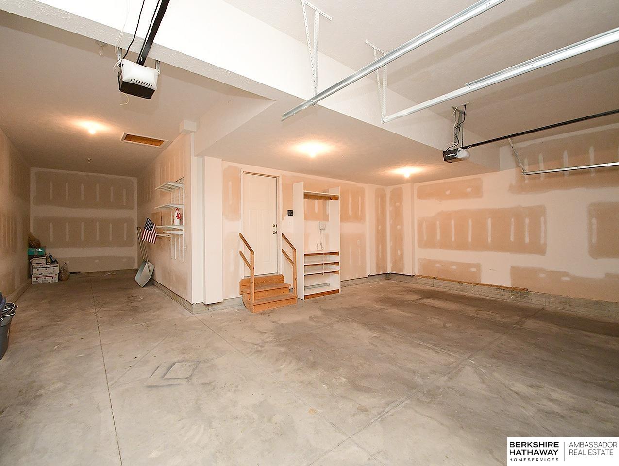 Omaha, Nebraska 68022, United States, 5 Bedrooms Bedrooms, ,4 BathroomsBathrooms,Residential,Active,215359