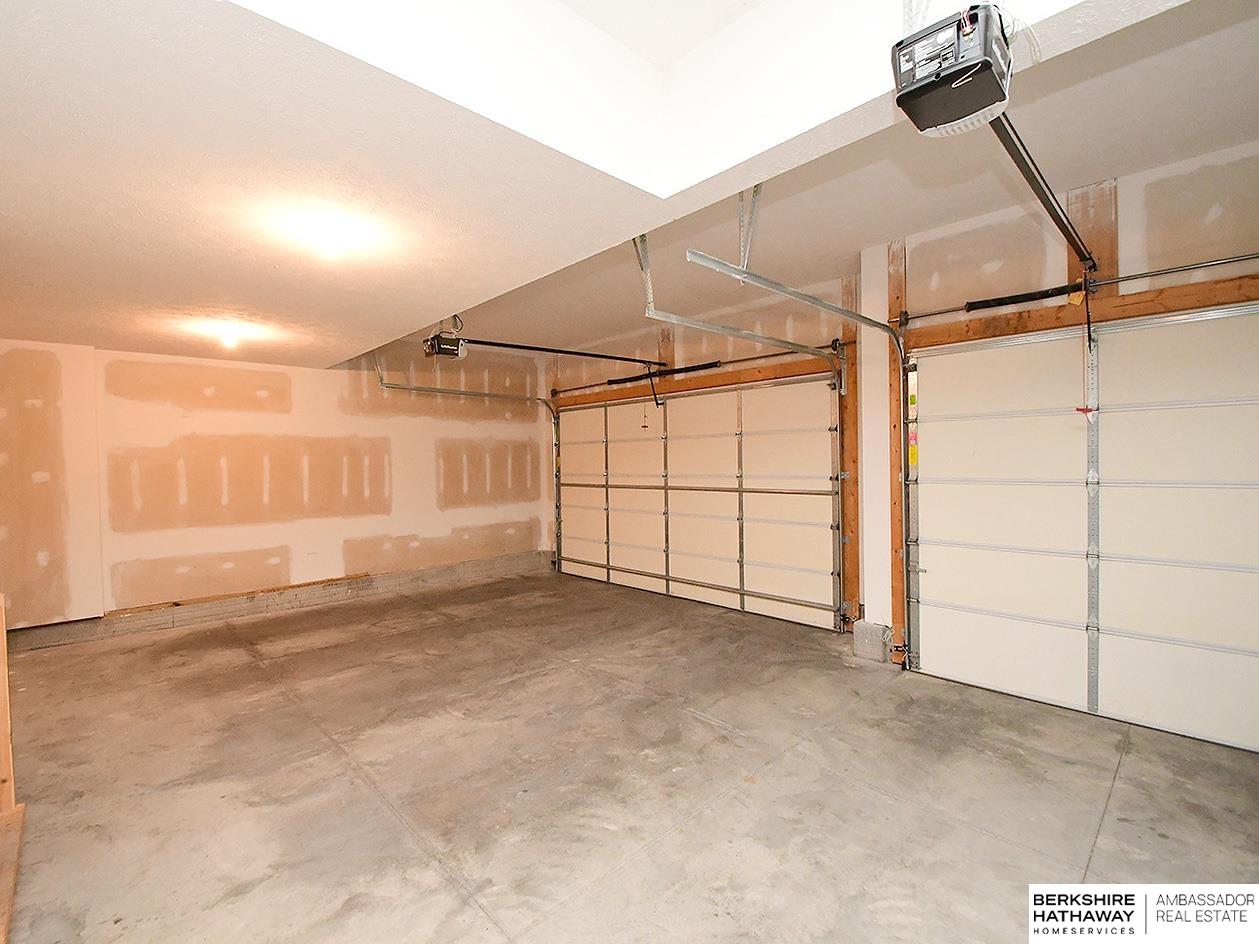 Omaha, Nebraska 68022, United States, 5 Bedrooms Bedrooms, ,4 BathroomsBathrooms,Residential,Active,215359