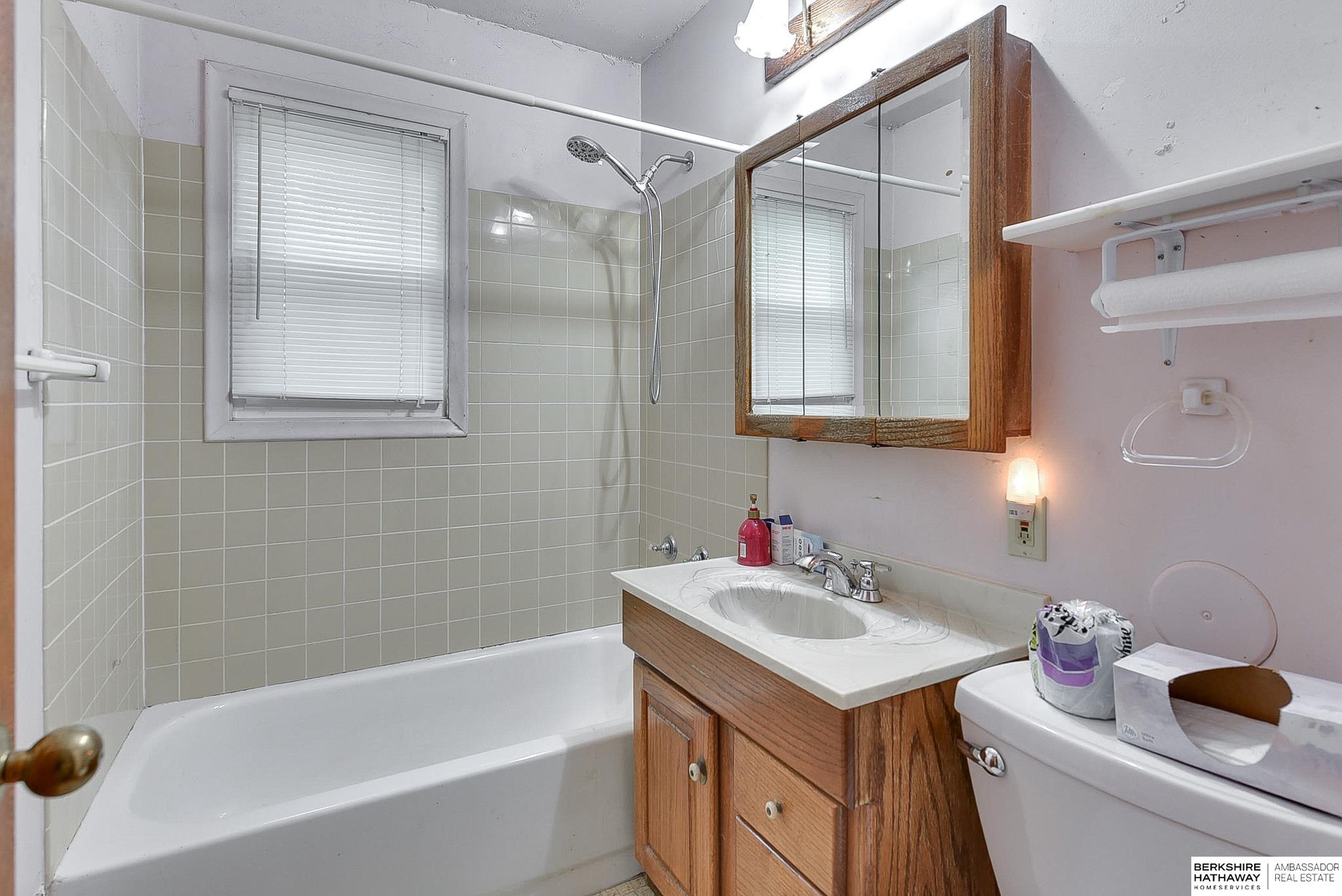 Omaha, Nebraska 68114, United States, 3 Bedrooms Bedrooms, ,1 BathroomBathrooms,Residential,Active,236933