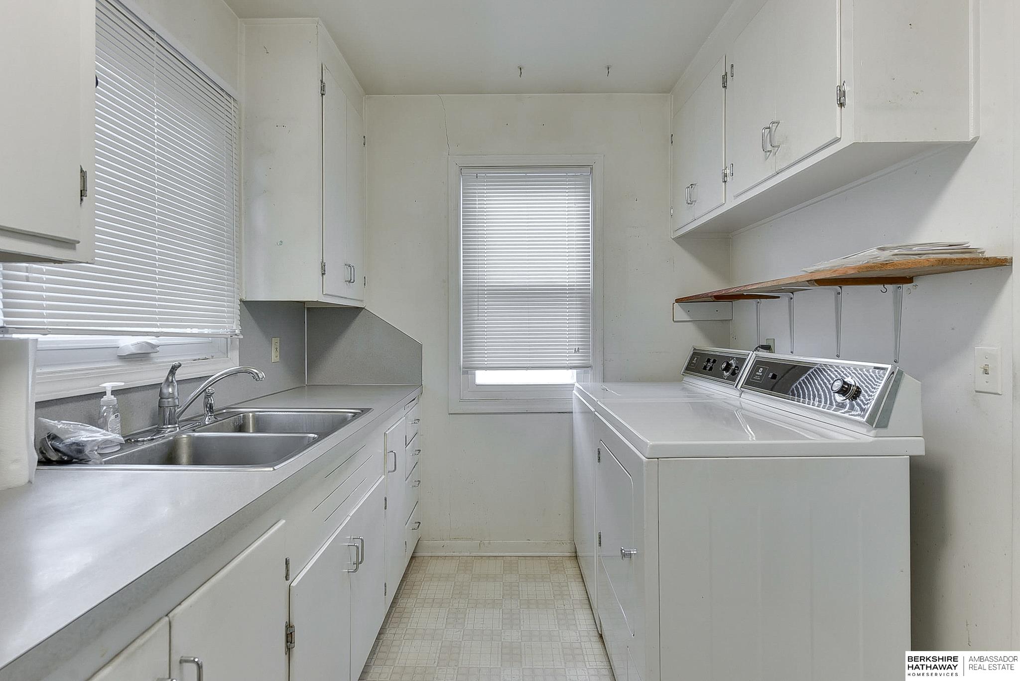 Omaha, Nebraska 68114, United States, 3 Bedrooms Bedrooms, ,1 BathroomBathrooms,Residential,Active,236933