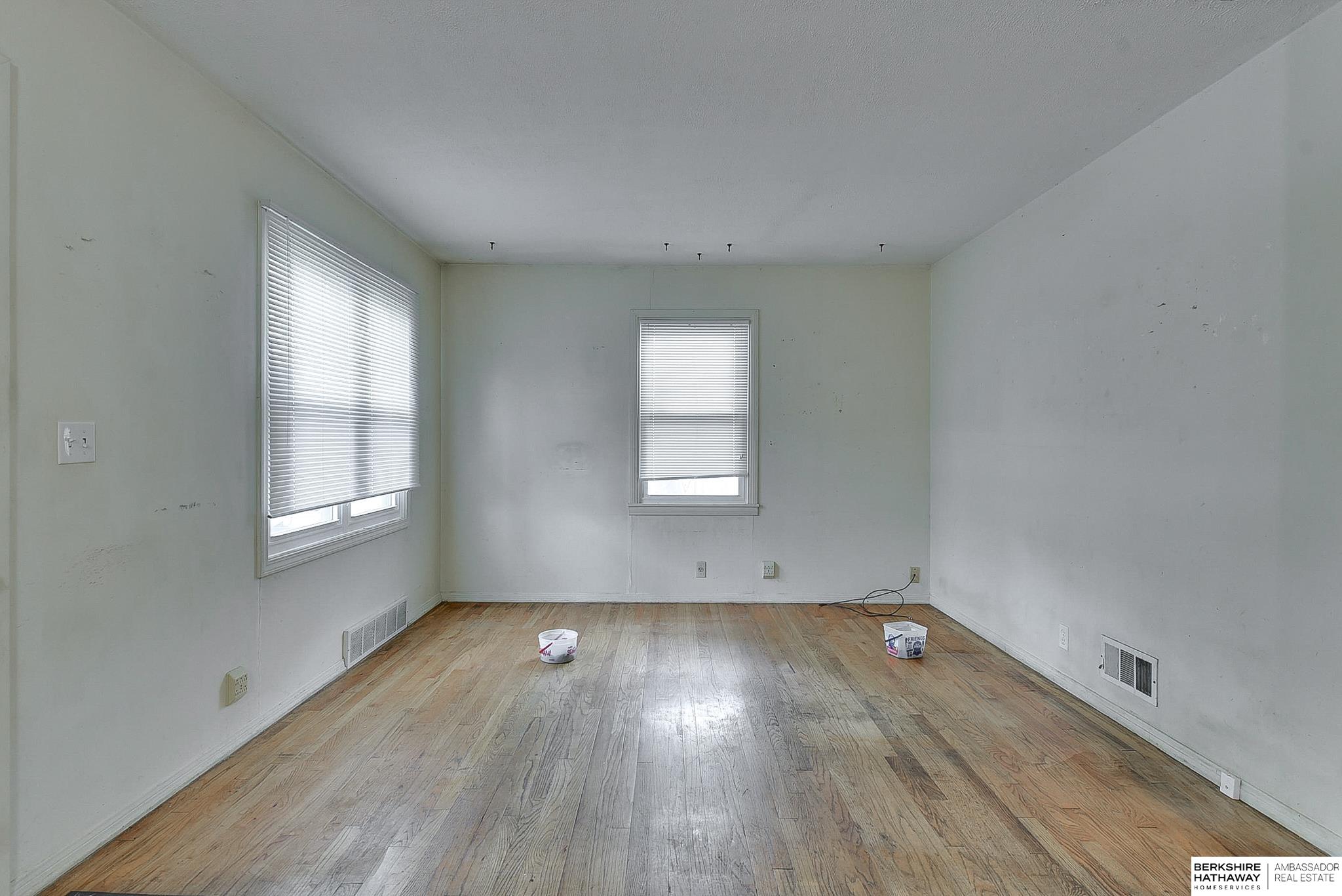 Omaha, Nebraska 68114, United States, 3 Bedrooms Bedrooms, ,1 BathroomBathrooms,Residential,Active,236933