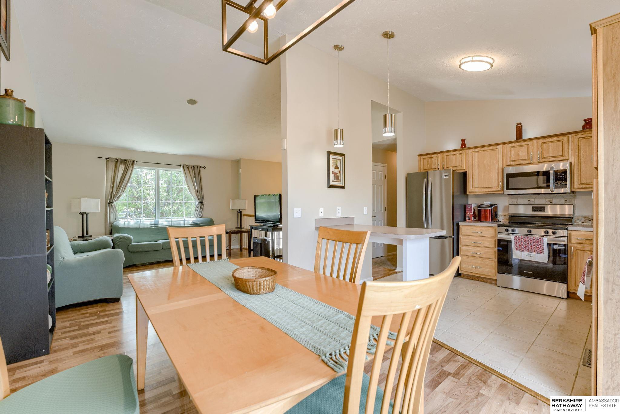 Omaha, Nebraska 68123, United States, 3 Bedrooms Bedrooms, ,2 BathroomsBathrooms,Residential,Pending,183325