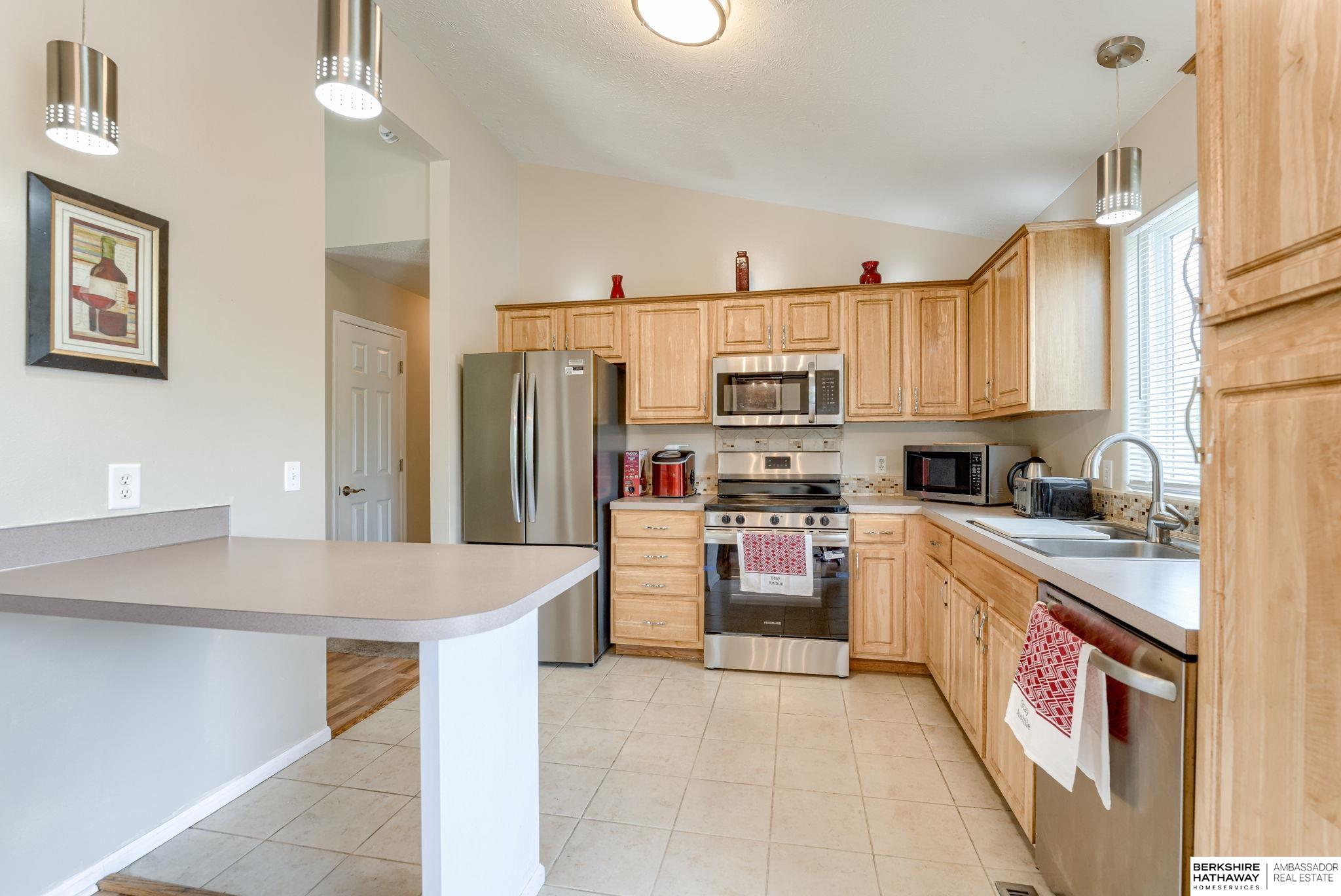 Omaha, Nebraska 68123, United States, 3 Bedrooms Bedrooms, ,2 BathroomsBathrooms,Residential,Pending,183325