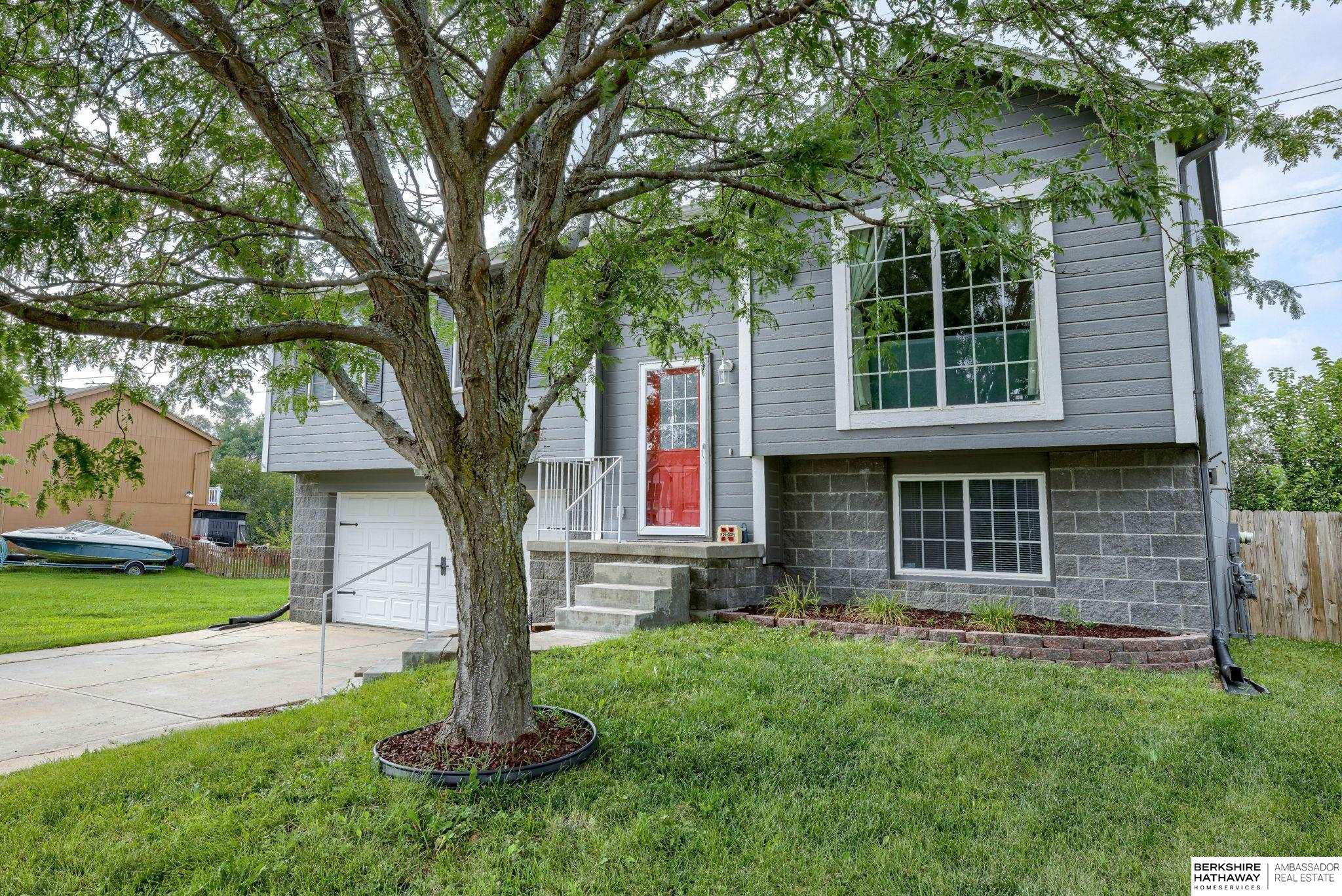 Omaha, Nebraska 68123, United States, 3 Bedrooms Bedrooms, ,2 BathroomsBathrooms,Residential,Pending,183325