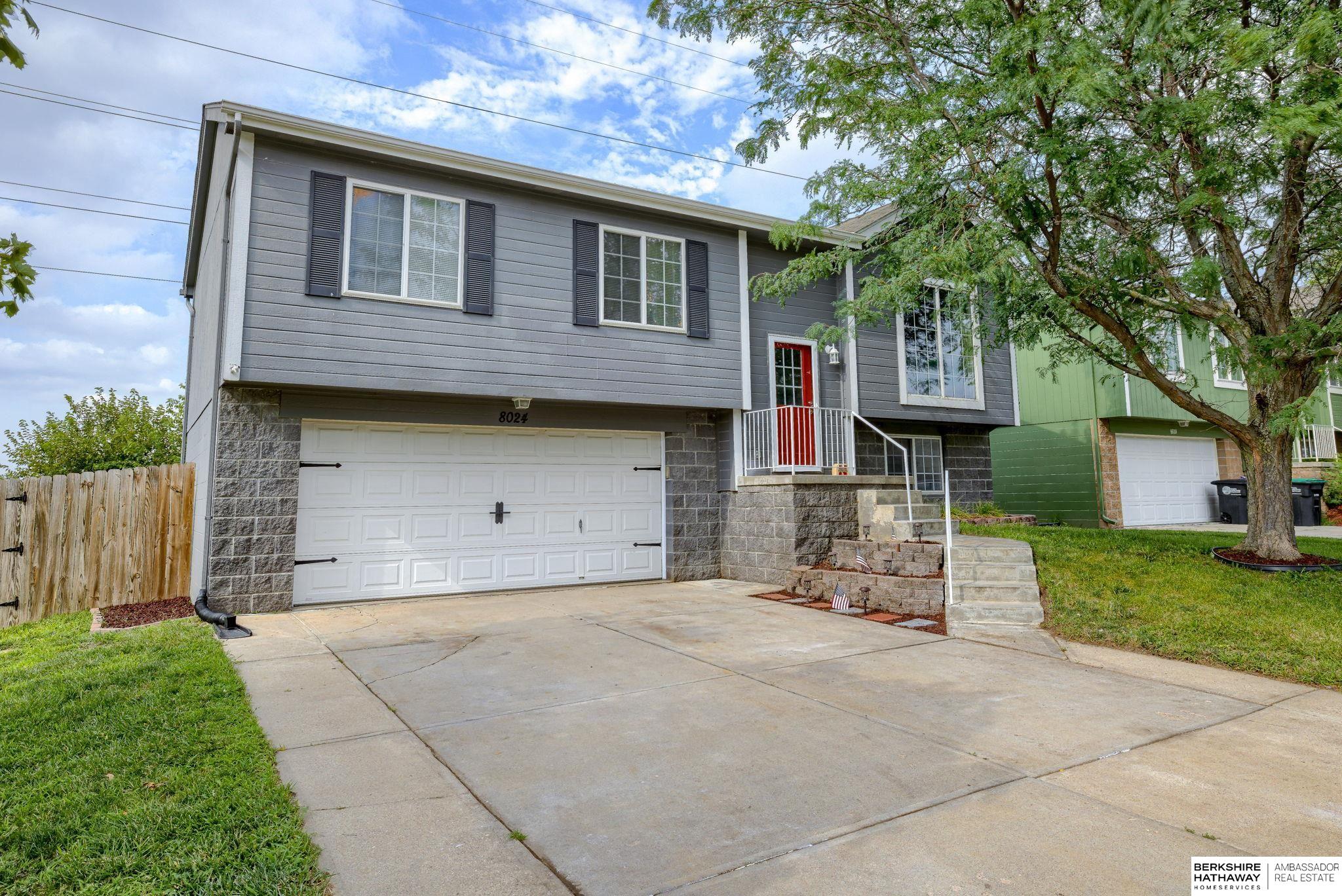 Omaha, Nebraska 68123, United States, 3 Bedrooms Bedrooms, ,2 BathroomsBathrooms,Residential,Pending,183325