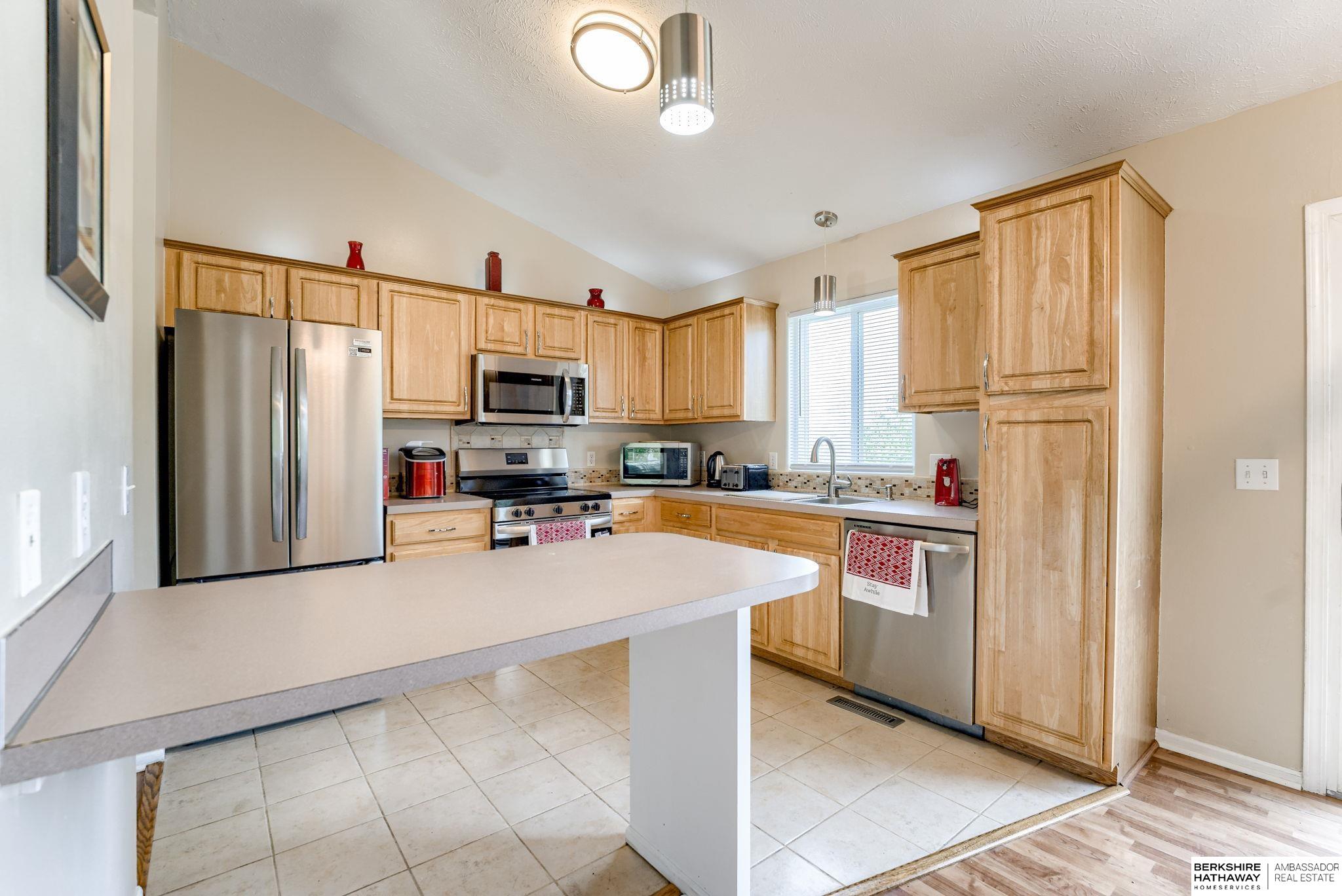 Omaha, Nebraska 68123, United States, 3 Bedrooms Bedrooms, ,2 BathroomsBathrooms,Residential,Pending,183325