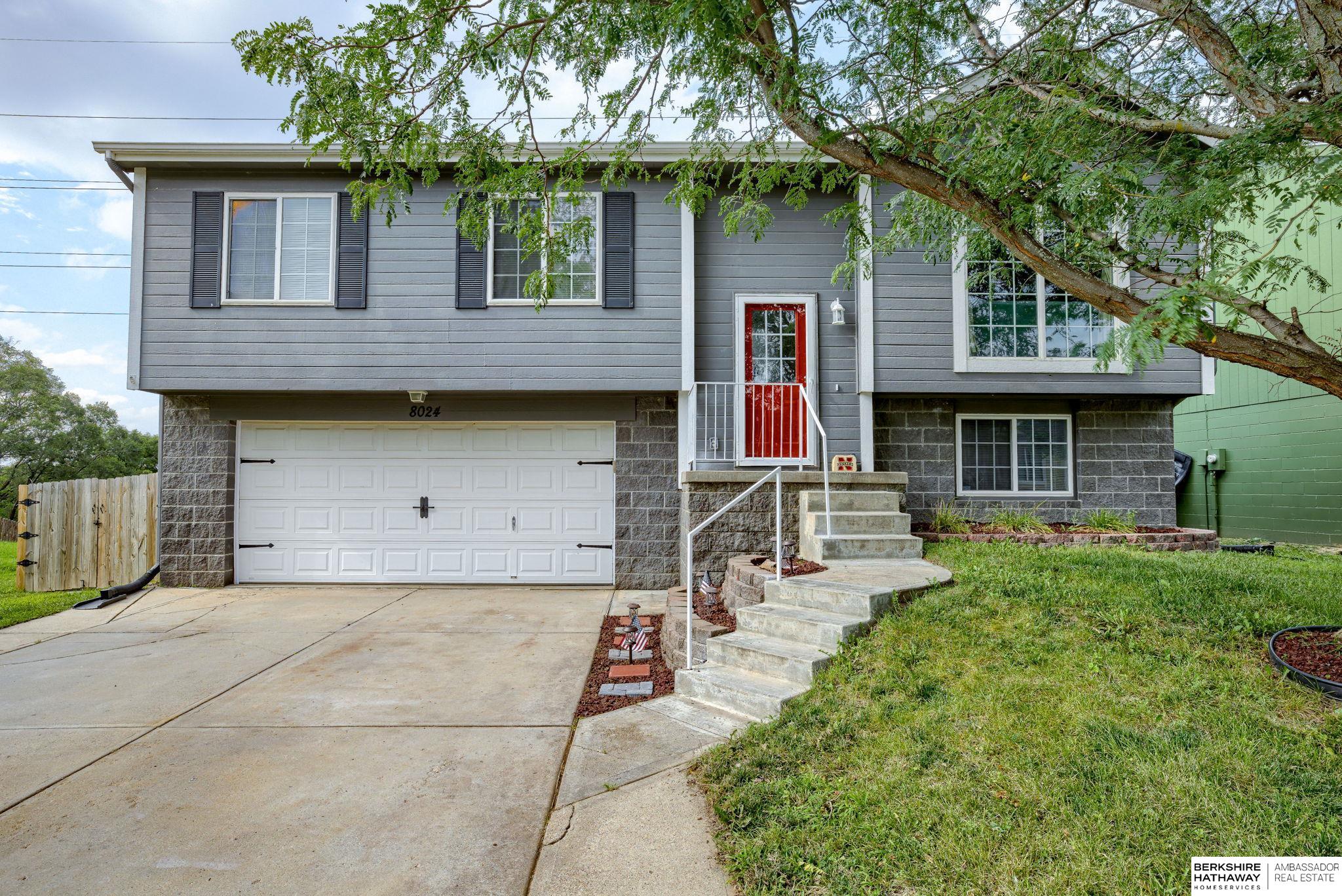 Omaha, Nebraska 68123, United States, 3 Bedrooms Bedrooms, ,2 BathroomsBathrooms,Residential,Pending,183325