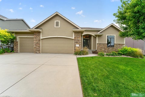 Photo of 17209 Chutney Street, Omaha, NE 68136 (MLS # 22627487)