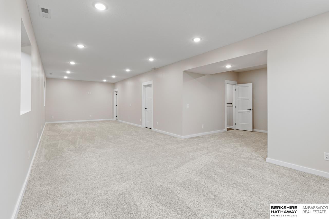 Blair, Nebraska 68008, United States, 4 Bedrooms Bedrooms, ,3 BathroomsBathrooms,Residential,Active,192550