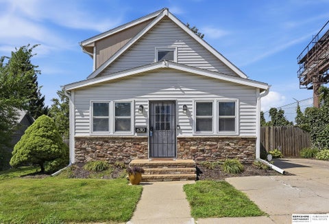 Photo of 6310 Wirt Street, Omaha, NE 68104 (MLS # 22626249)
