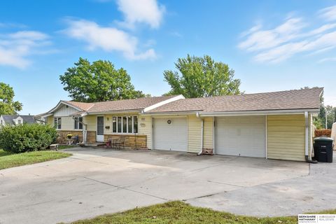 Photo of 3201 S 91st Street, Omaha, NE 68124 (MLS # 22528218)