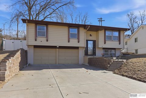 Photo of 403 Garden Avenue, Bellevue, NE 68005 (MLS # 22604585)
