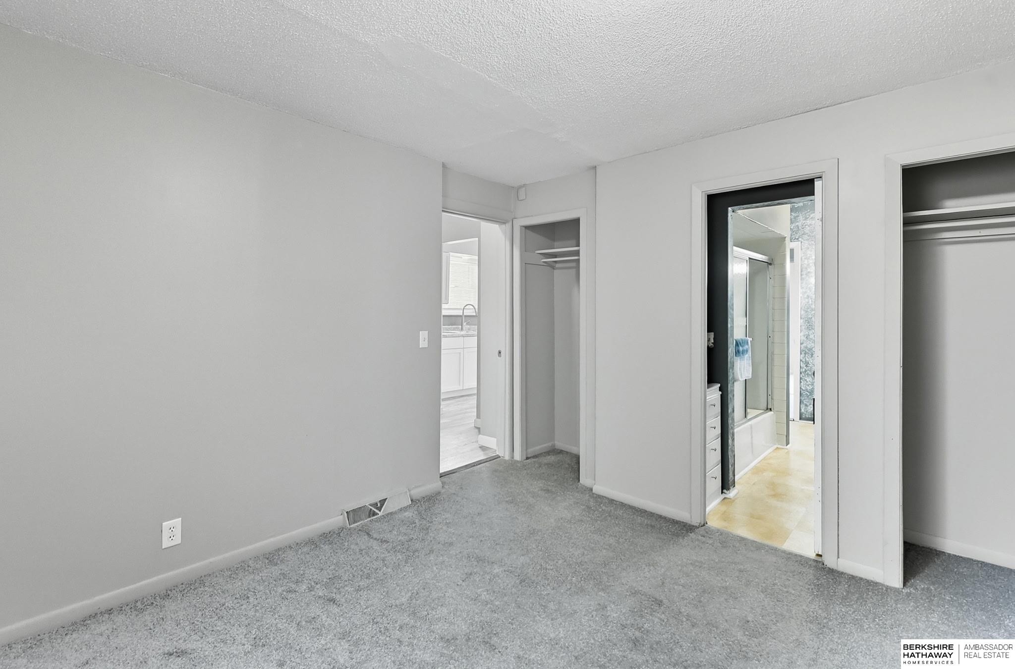 Omaha, Nebraska 68110, United States, 2 Bedrooms Bedrooms, ,2 BathroomsBathrooms,Residential,Pending,209384