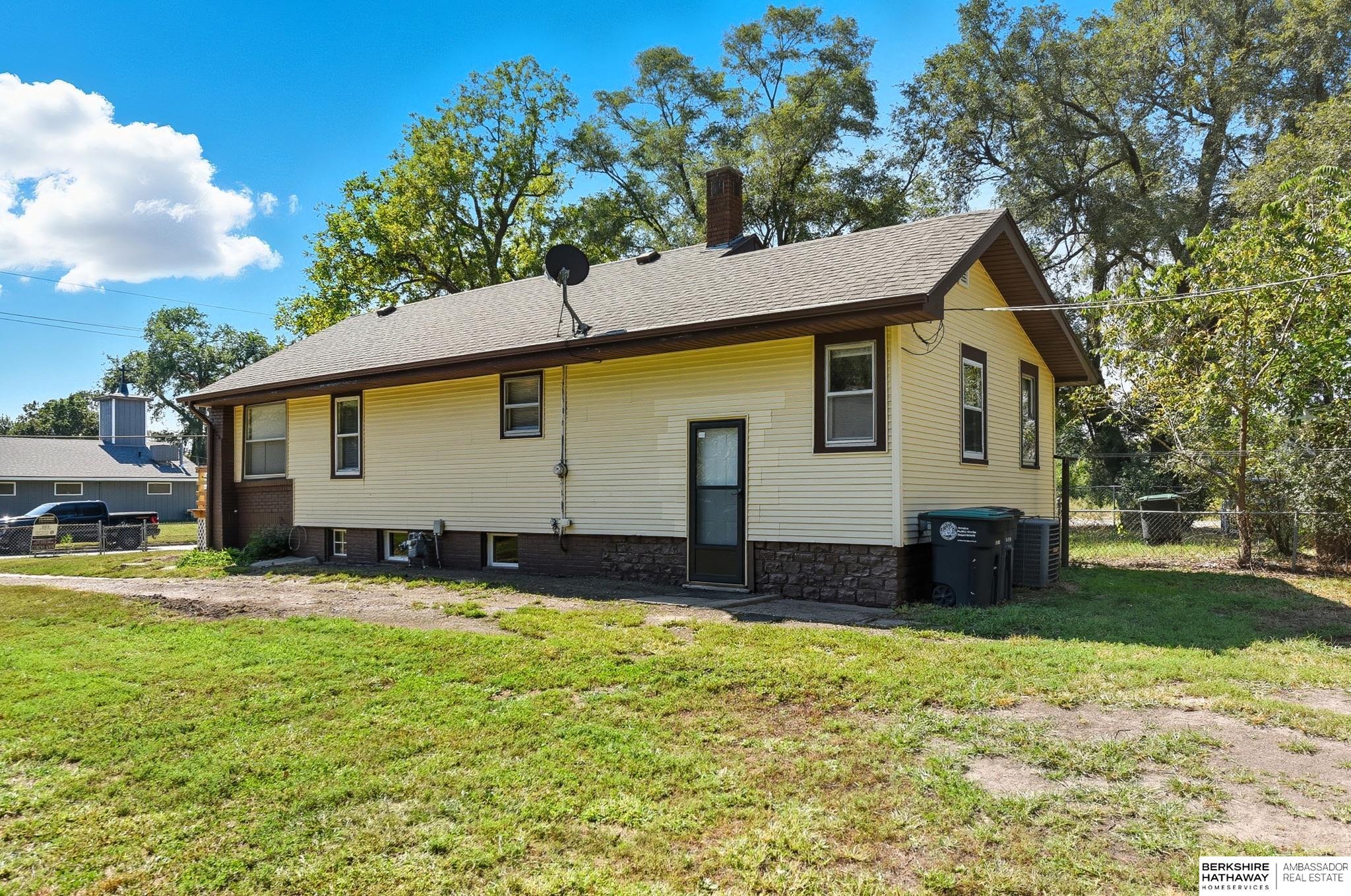 Omaha, Nebraska 68110, United States, 2 Bedrooms Bedrooms, ,2 BathroomsBathrooms,Residential,Pending,209384