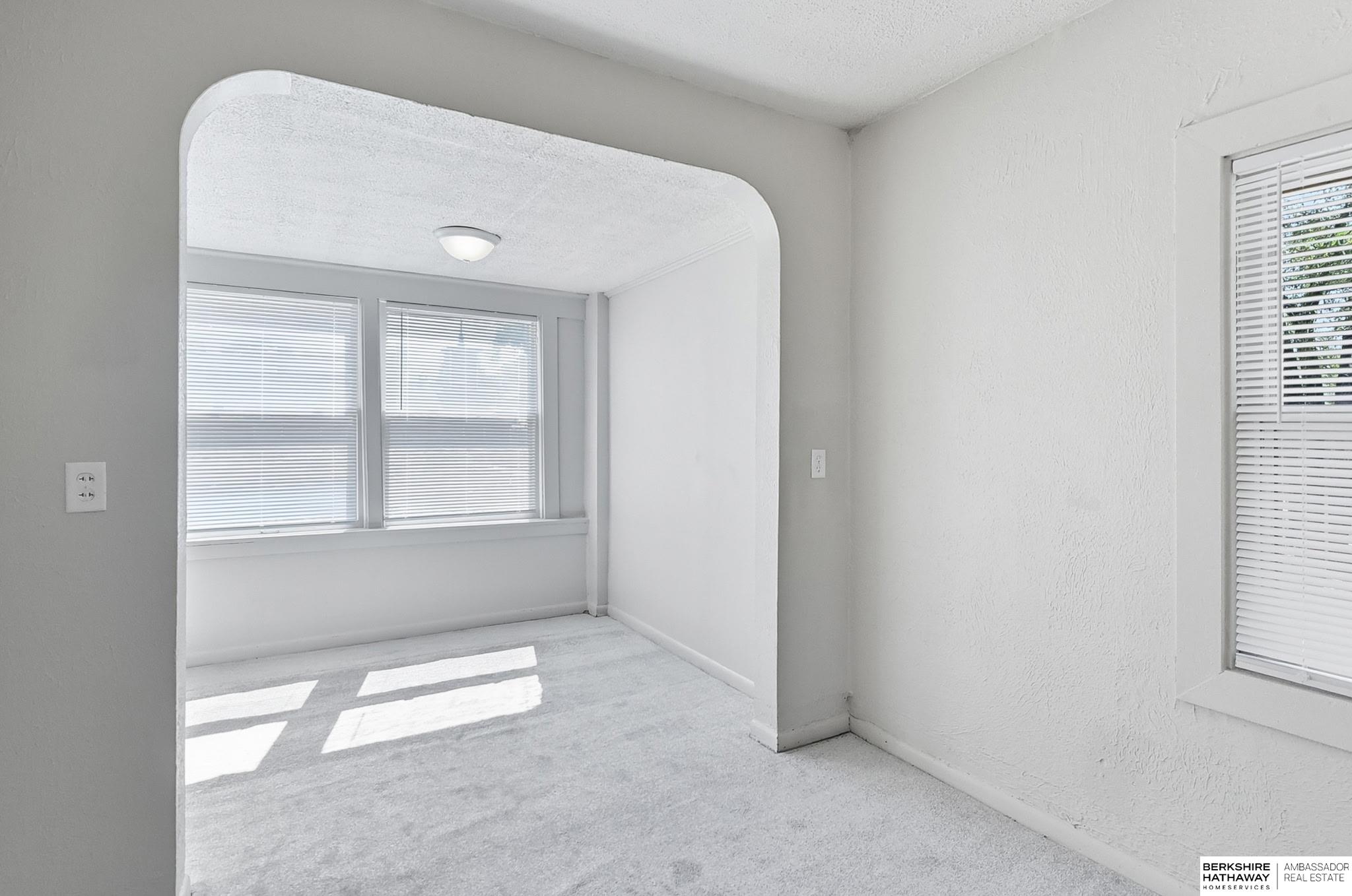 Omaha, Nebraska 68110, United States, 2 Bedrooms Bedrooms, ,2 BathroomsBathrooms,Residential,Pending,209384