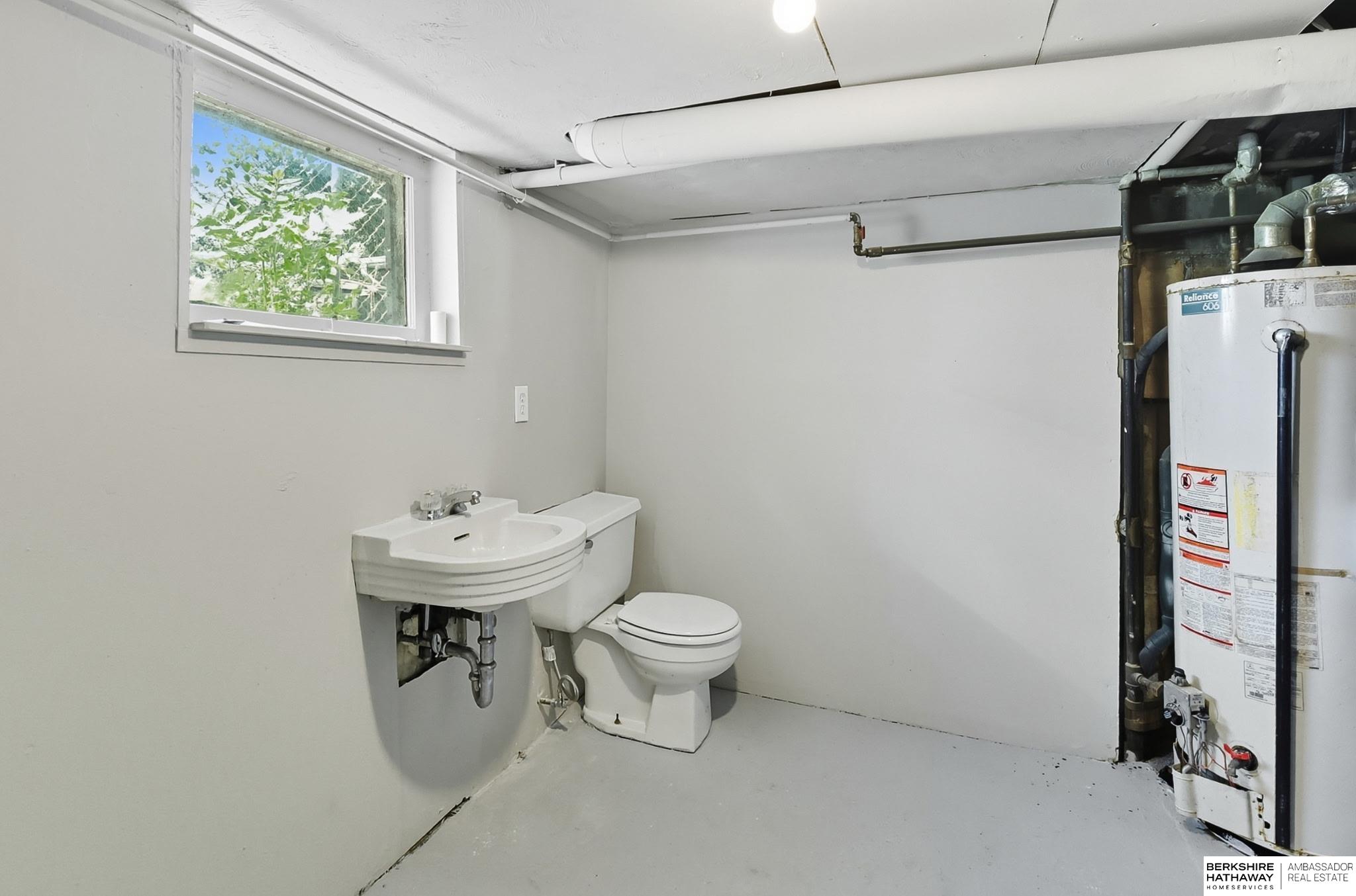 Omaha, Nebraska 68110, United States, 2 Bedrooms Bedrooms, ,2 BathroomsBathrooms,Residential,Pending,209384