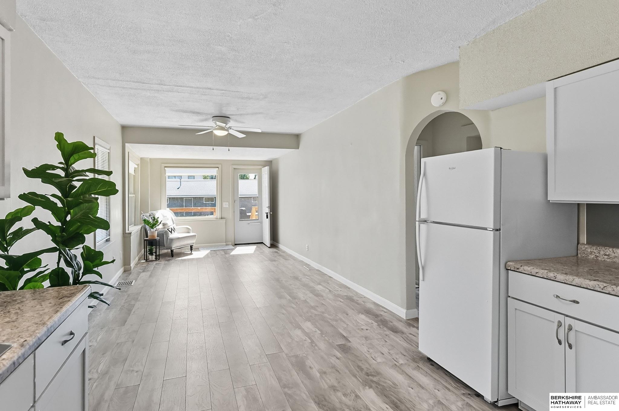 Omaha, Nebraska 68110, United States, 2 Bedrooms Bedrooms, ,2 BathroomsBathrooms,Residential,Pending,209384