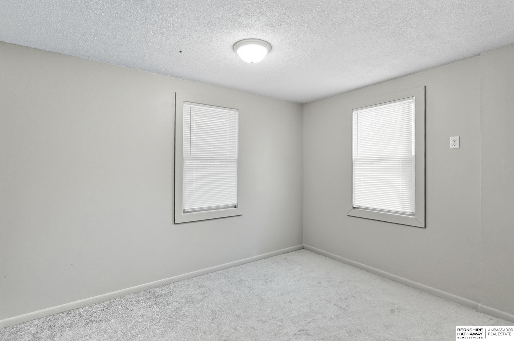 Omaha, Nebraska 68110, United States, 2 Bedrooms Bedrooms, ,2 BathroomsBathrooms,Residential,Pending,209384