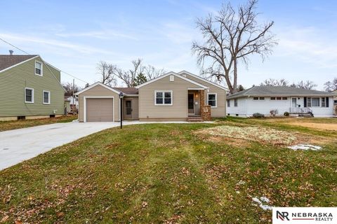 Photo of 821 N 77th Street, Omaha, NE 68114 (MLS # 22604208)